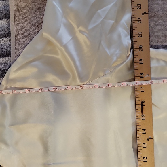 100% silk satin blouse ...vintage. - Picture 3 of 4